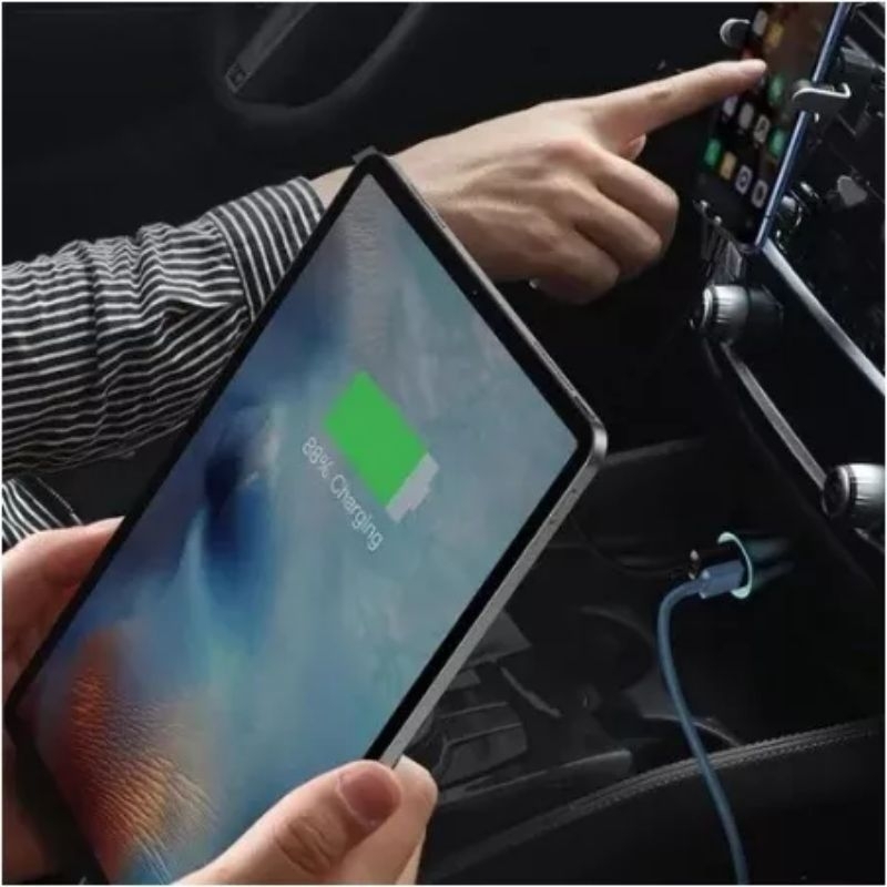 Carregador Veicular USB C + USB 3.4A Turbo Carregamento rápido Universal (2) Carregador Veicular Turbo USB C + USB 3.4A Dupla Porta: USB C e USB 3.4A para carregamento rápido. Universal: Compatível com diversos dispositivos. Design Prático: Compacto e fácil de usar no carro. Seguro: Proteção avançada contra problemas elétricos. Ideal para quem busca eficiência energética durante viagens.