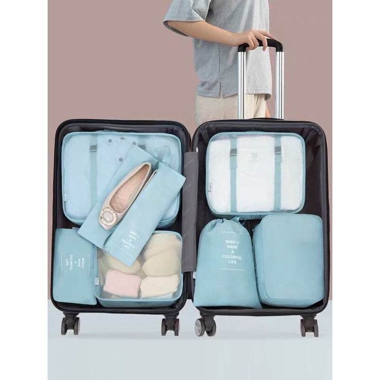 Mala Kit 6 E 7 Peças Organizadoras Viagem Para Roupas Bagagem Mala Kit 6 e 7 Peças Organizadoras de Viagem Praticidade e ordem para uma experiência de viagem sem complicações! Conjuntos Flexíveis: Escolha entre seis ou sete peças para uma organização sob medida. Identificação Fácil: Cores e etiquetas ajudam a encontrar rapidamente o que procura. Proteção para suas Coisas: Tecidos resistentes que cuidam de suas roupas e acessórios. Uso Prático: Zíperes e alças facilitam o manuseio. Mais Espaço na Mala: Organize de maneira inteligente e economize espaço. Perfeito para viajantes que desejam manter tudo em ordem com facilidade e estilo.