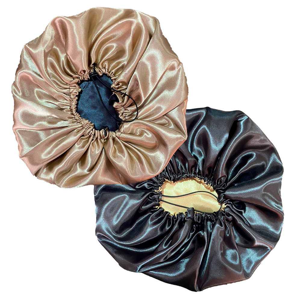 Touca de Cetim Dupla Face Ajustável + xuxinha (2) Touca de Cetim Dupla Face Ajustável + Xuxinha Estilo e proteção para seus cabelos em qualquer momento! Dupla Face: Dois estilos em uma, ideal para variar o visual. Material de Cetim: Protege contra quebra e frizz. Ajustável: Conforto garantido com ajuste personalizável. Xuxinha Coordenada: Mantém os cabelos no lugar sem danificar. Prática: Fácil manutenção e secagem rápida. Perfeito para cuidar dos cabelos enquanto dorme ou durante o dia.