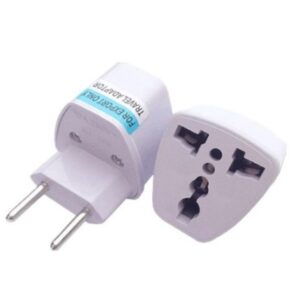 Adaptador de Tomada Universal Europa/UK para Brasil Compatível com plugues europeus e do Reino Unido. Design compacto para viagens. Seguro para seus dispositivos. Ideal para viajantes que precisam conectar seus eletrônicos no Brasil.